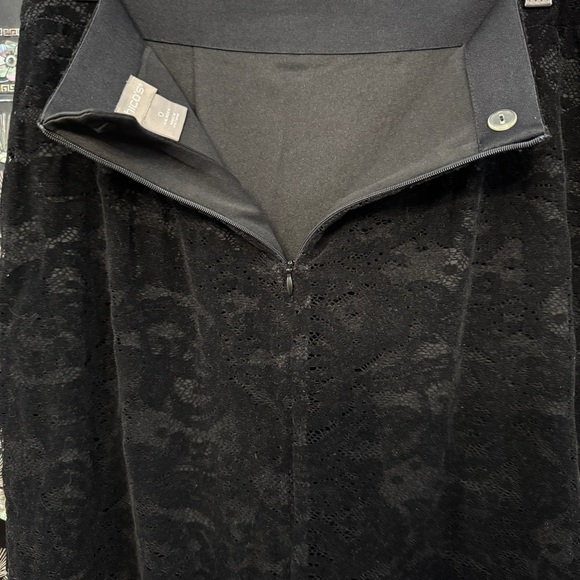 Chico’s Black Lace Pencil Skirt Lined Sheath Size 0 (US 4) - Picture 3 of 6
